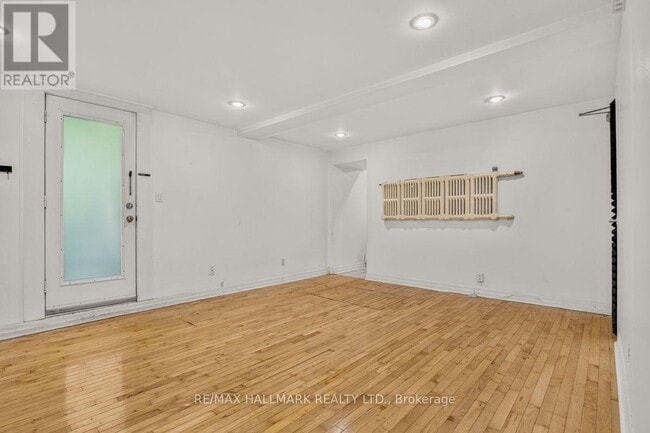 Building Photo - 483 Parkside Dr