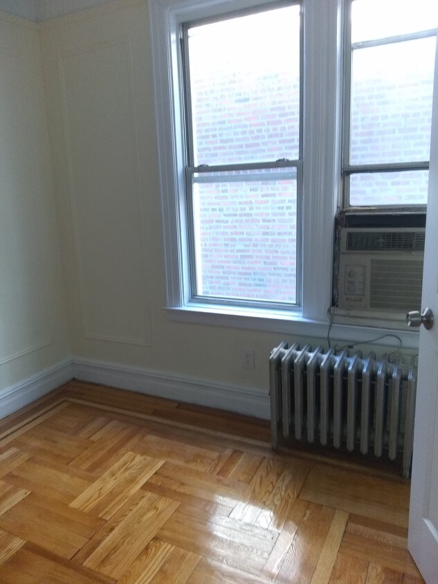 Primary Photo - 752 E 227th St