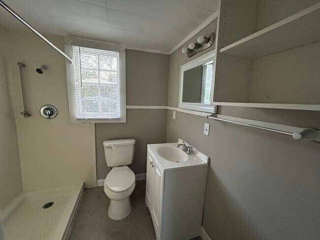 Foto del edificio - Move-in Ready 3 bathroom 1 bath gem located in Tuscaloosa Alabama