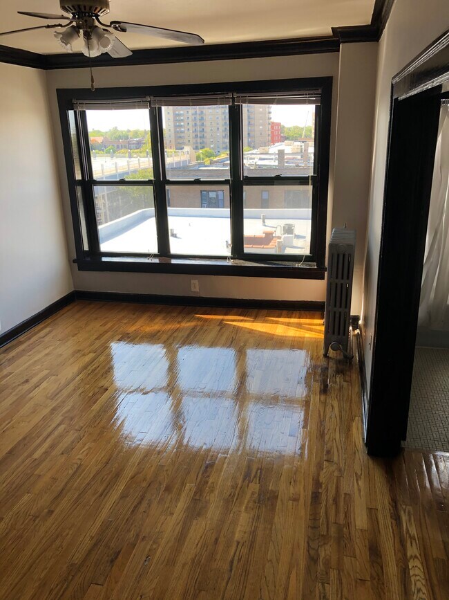 Foto del edificio - 846 W Montrose Ave