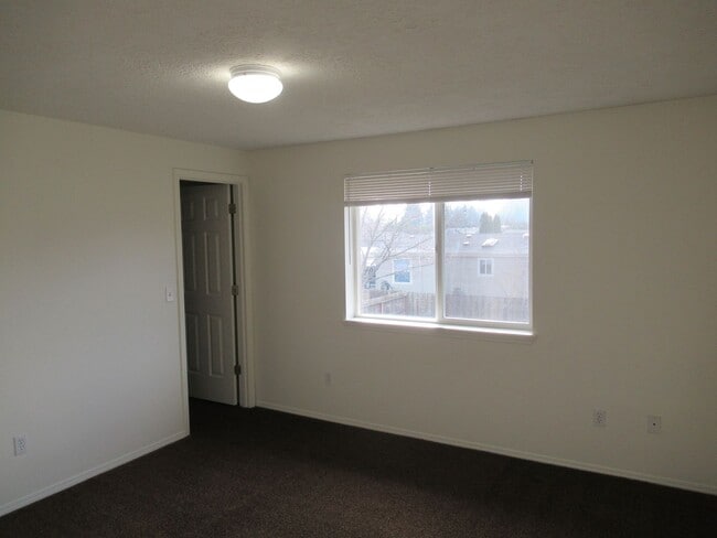 Foto del edificio - Two Bedroom Duplex in McMinnville