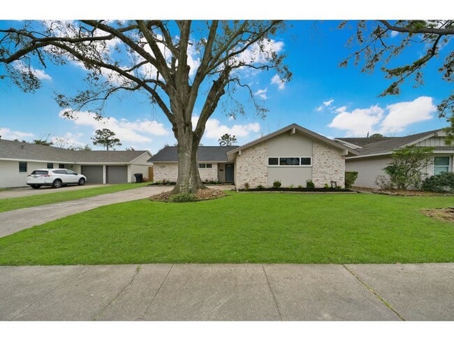 Building Photo - 5719 Viking Dr