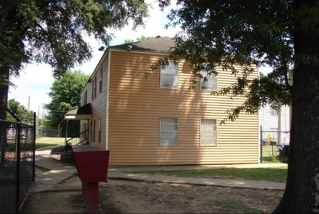 Maureen Manor 2 - Love Tunica