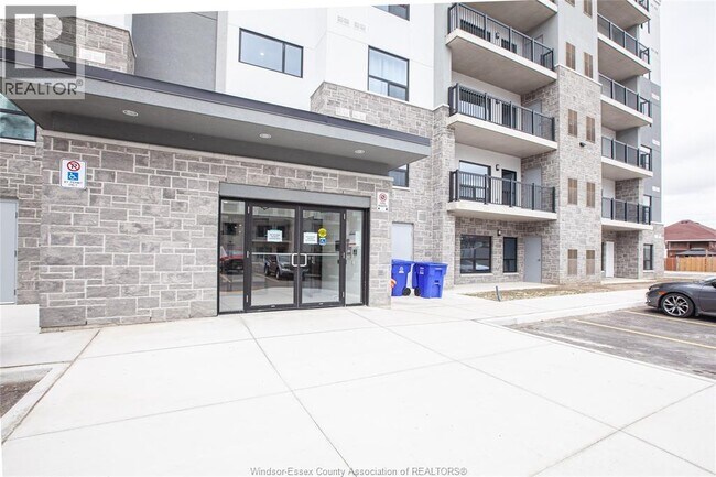 Building Photo - 3370 Stella Crescent