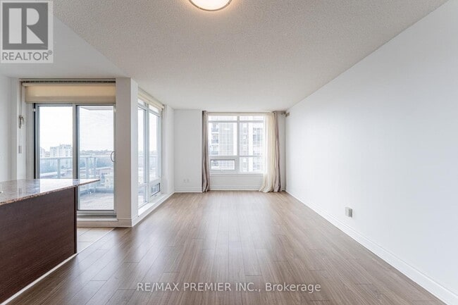 Photo du bâtiment - 7 N Park Rd