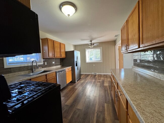 Building Photo - 7838 W 73rd Pl