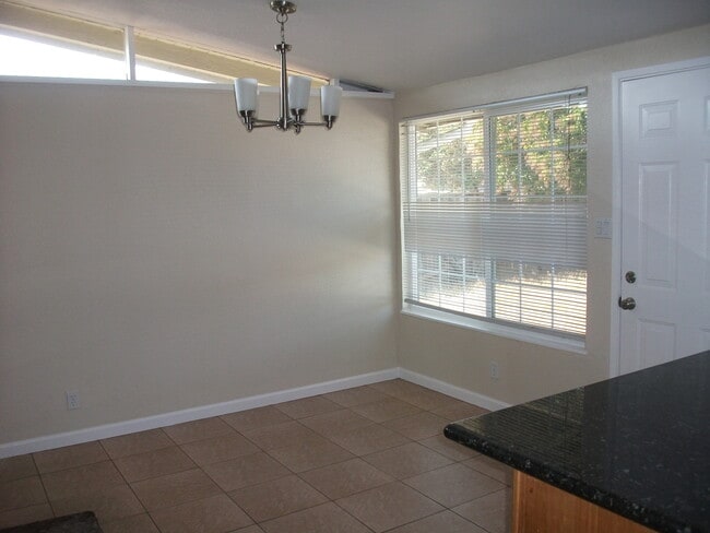 Foto del edificio - East San Jose Three Bedroom House for Rent