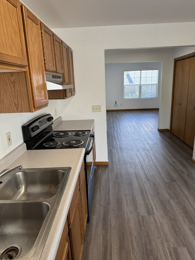 Building Photo - 2161 Sunnyslope Dr