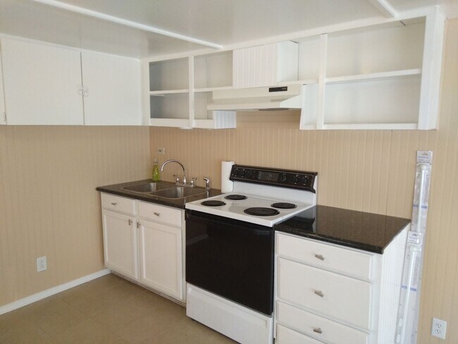 Foto del edificio - 3 Bed / 2 Bath Home + 1 bed / 1 bath Casita & work shop