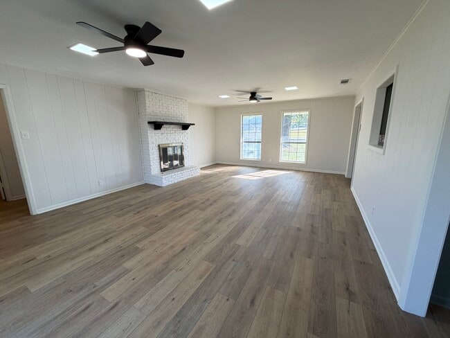 Foto del edificio - 203 Eisenhower Dr