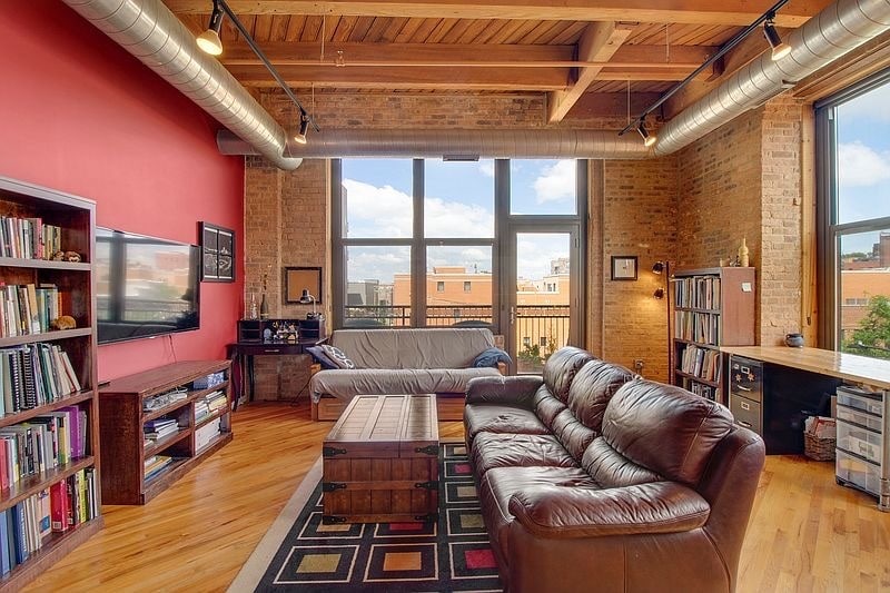 Primary Photo - 1040 W Adams St