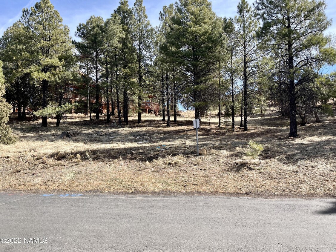 Building Photo - 2605 N Pinon Ridge Dr