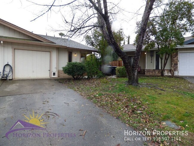 Building Photo - Open 2 Bed 2 Bath 1,135 Sq. Ft. Citrus Hei...