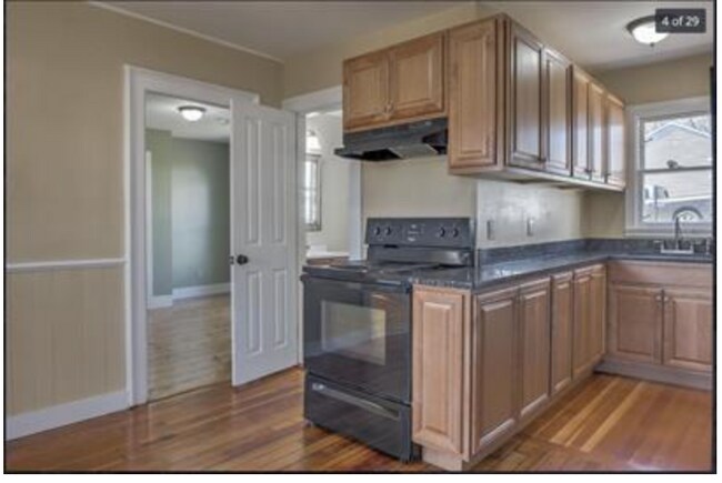 Building Photo - 153 Spruce St