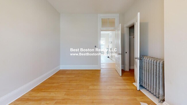 Building Photo - 156 School St
