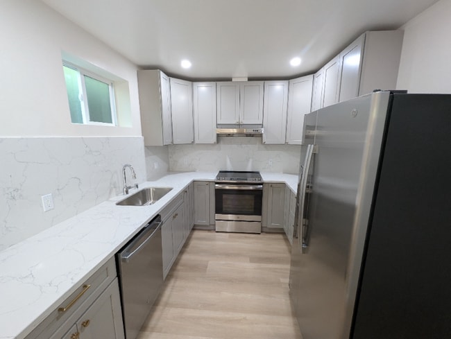 Building Photo - 438 48th St