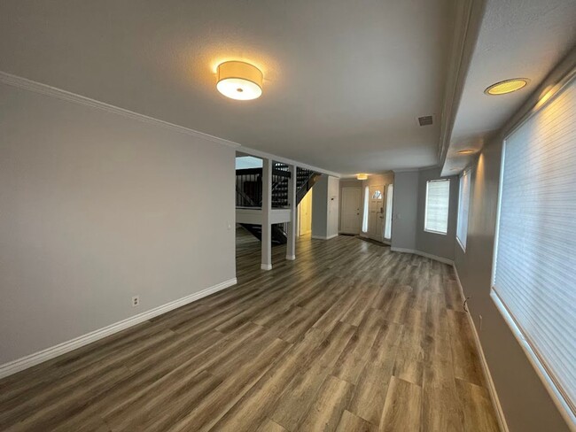 Building Photo - Newly Remodeled 3 bed 2.5 bath Long Beach ...