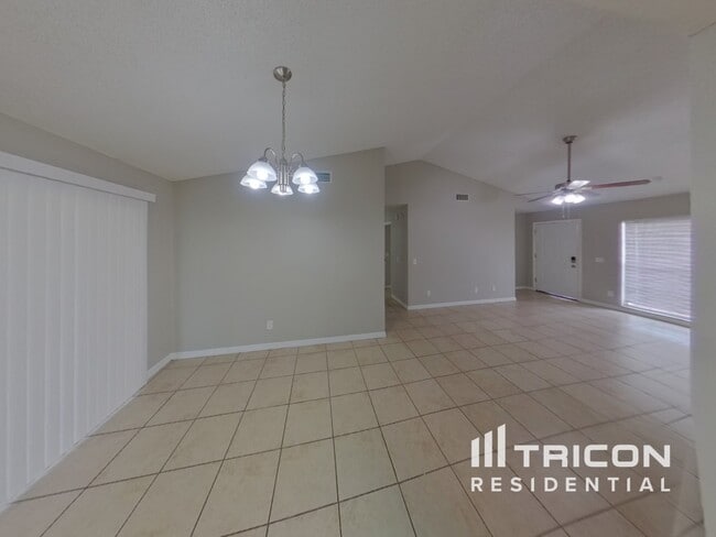 Building Photo - 1624 Crossridge Dr