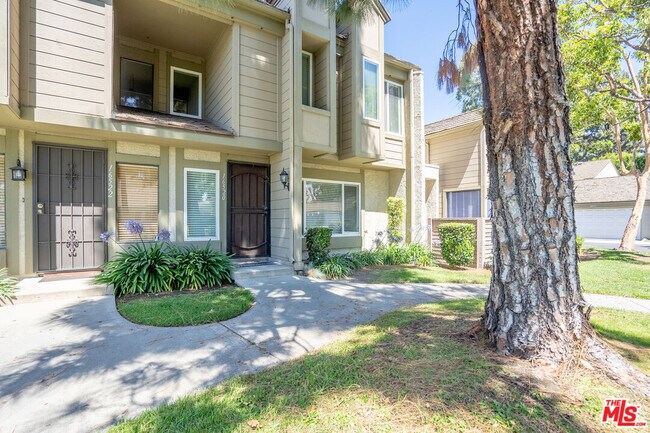 Building Photo - 16520 POPPYGLEN Ln