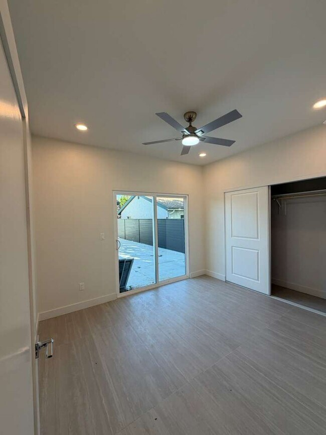 Foto del edificio - 3324 Altadena Ave.