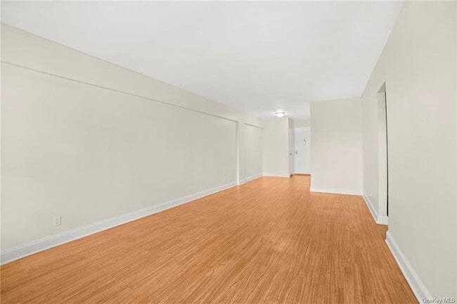 Foto del edificio - 620 Pelham Rd