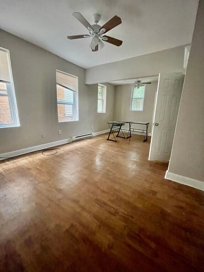 Foto del edificio - 6024 Catharine St.