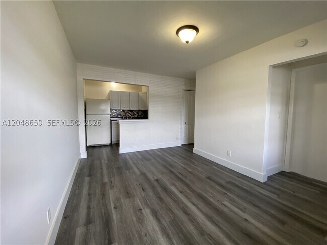 Foto del edificio - 380 SE 12th St