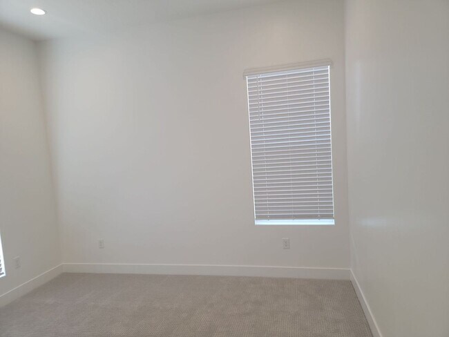 Foto del edificio - Bright and Spacious NEW 3 Bedroom Home!
