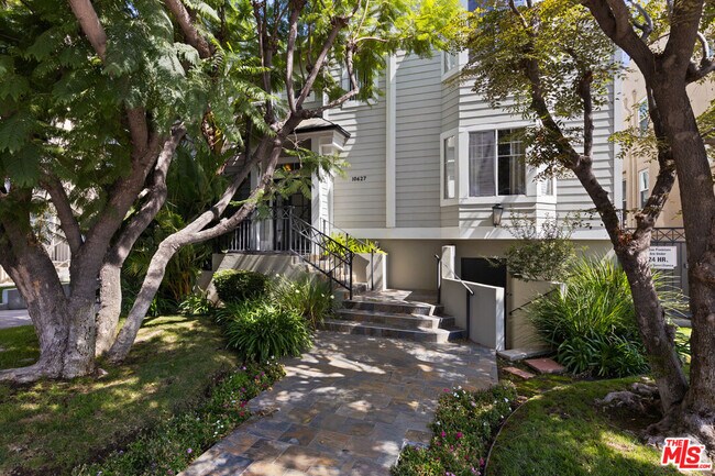 Foto del edificio - 10627 Moorpark St