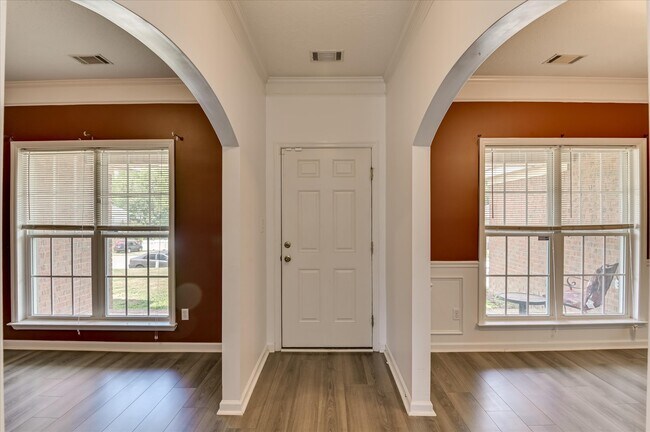 Building Photo - 1828 Heathers Way