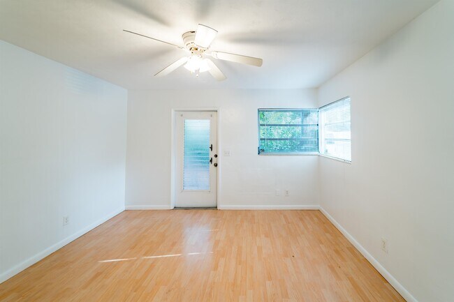 Building Photo - 717 SW 13th Ave