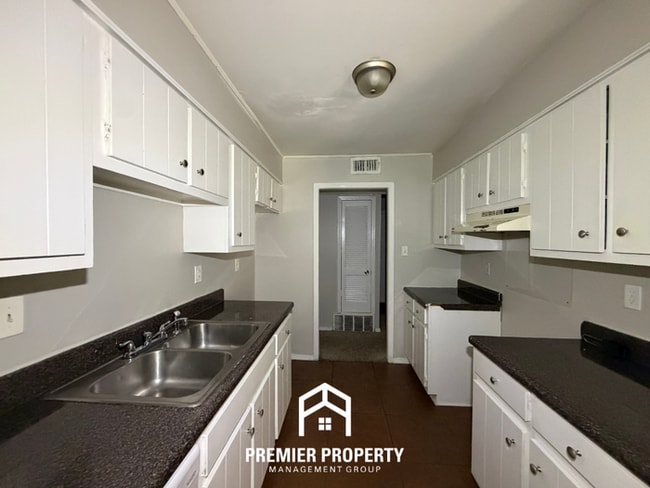 Building Photo - Beautiful 3BR/2BA Bartlett Area Home | Rustic Fireplace, Large Fenced Yard & Garage