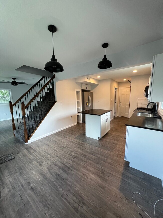 Foto del edificio - 5300 Iroquois Ct