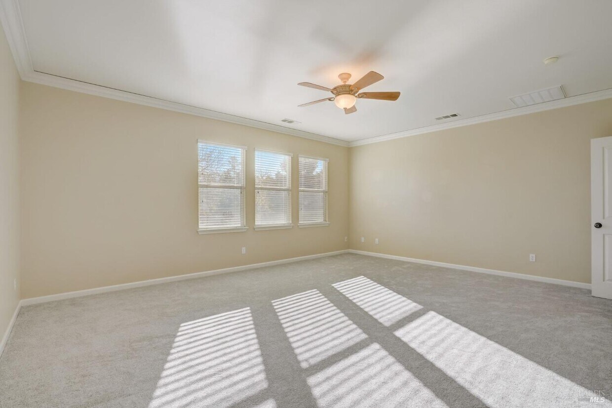Foto principal - 394 McCall Dr