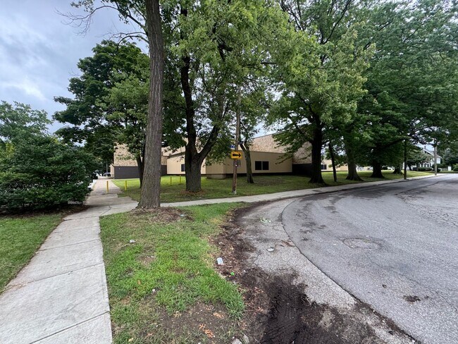Building Photo - 14221 Glenside Rd