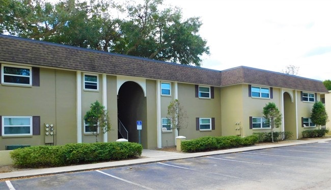 Building Photo - Villas at City Center