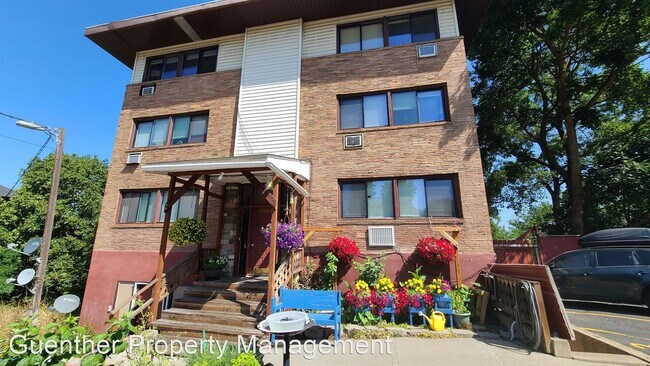 Building Photo - 2 br, 1 bath House - 1304 W 5th # 15