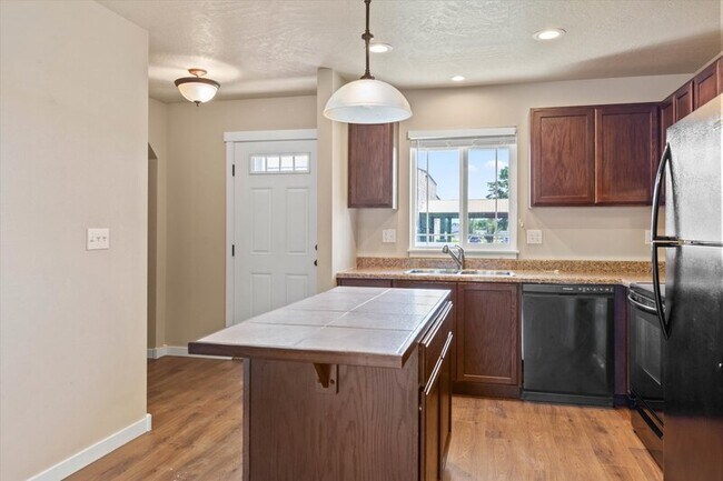 Foto del edificio - 1673 E Horsehaven Ave