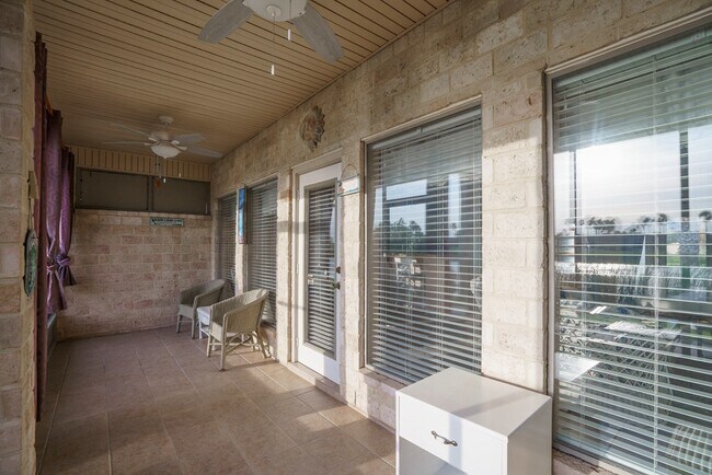 Foto del edificio - 12 Golf House Rd