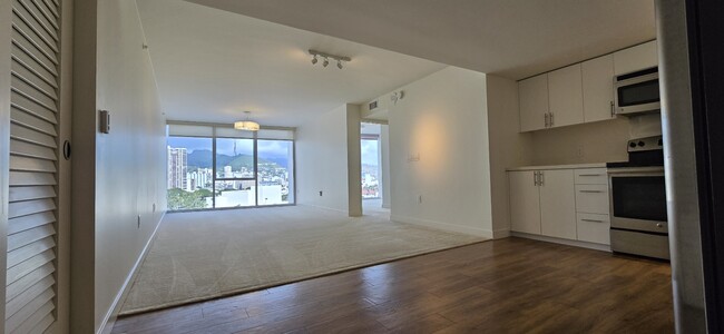 Building Photo - 888 Kapiolani Blvd