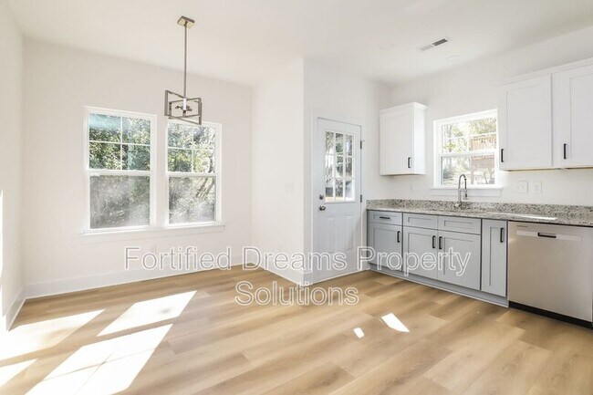 Building Photo - 107 Roanoke St