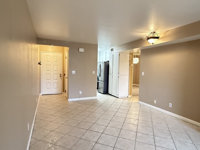 Building Photo - 77 Village Cir