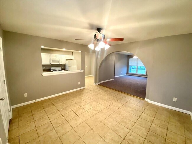 Building Photo - 5927 Belarbor St
