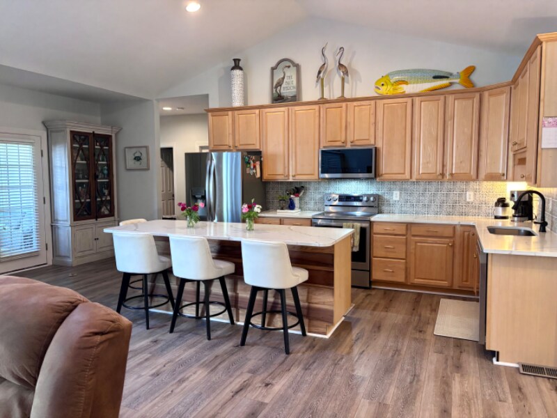 Building Photo - 9410 Lake View Dr