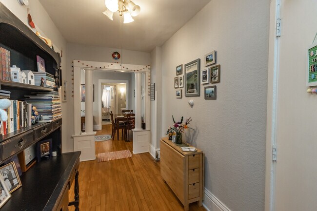Hallway - 435 Fairview Ave N