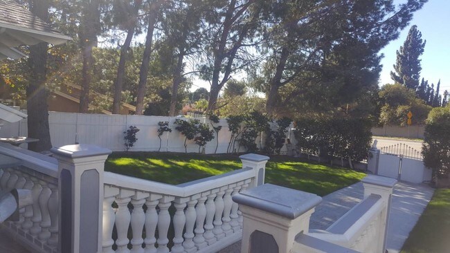 Foto del edificio - 11210 Reseda Blvd