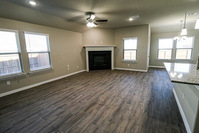 Building Photo - 504 Lakeway Ln