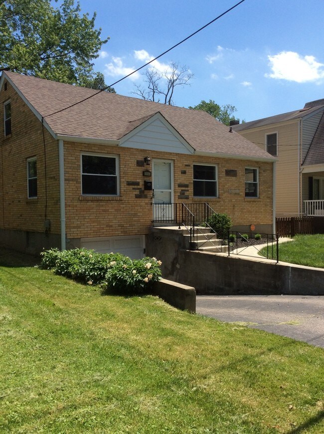 Building Photo - Beech 8406