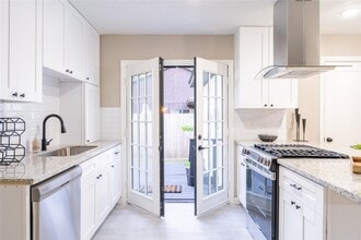 Building Photo - 10 N Wavy Oak Cir