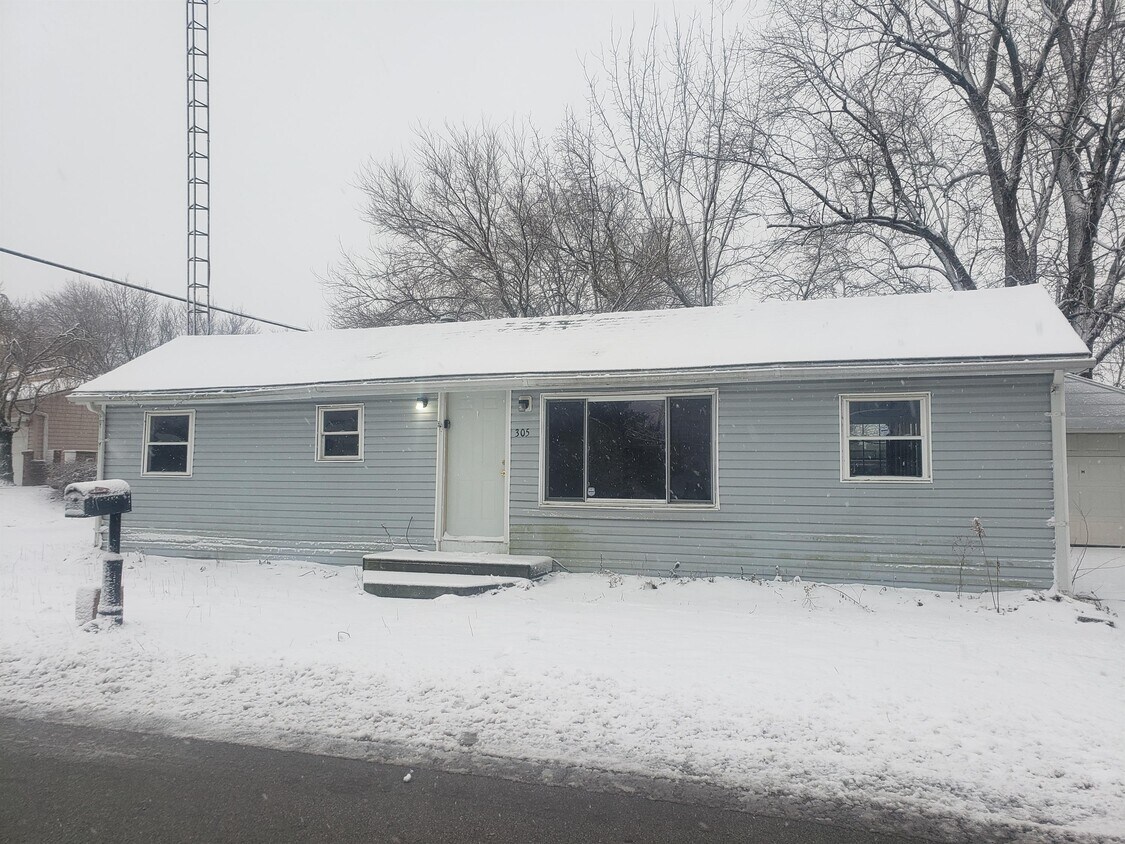 Primary Photo - 305 Venice Dr